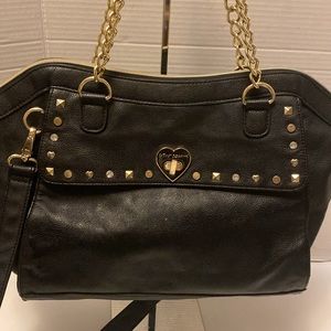 VGUC.  Betsey Johnson large black tote/shoulder bag/Crossbody.